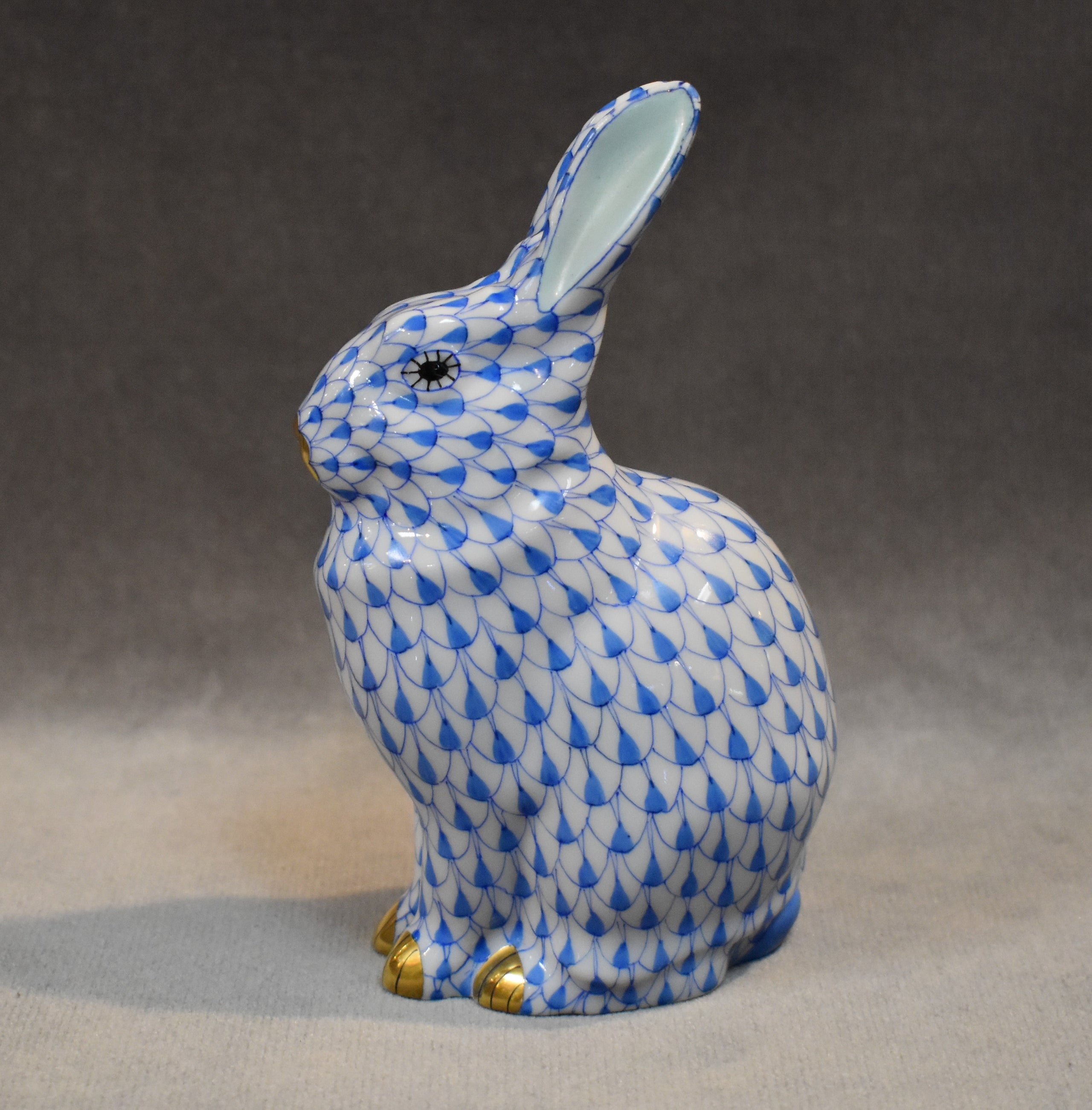 Herend Hungary Blue Fishnet BUNNY SITTING Porcelain Figurine